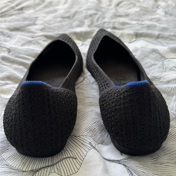 ✨Like New! Rothy’s Black Honeycomb Points✨ - Picture 2 of 5